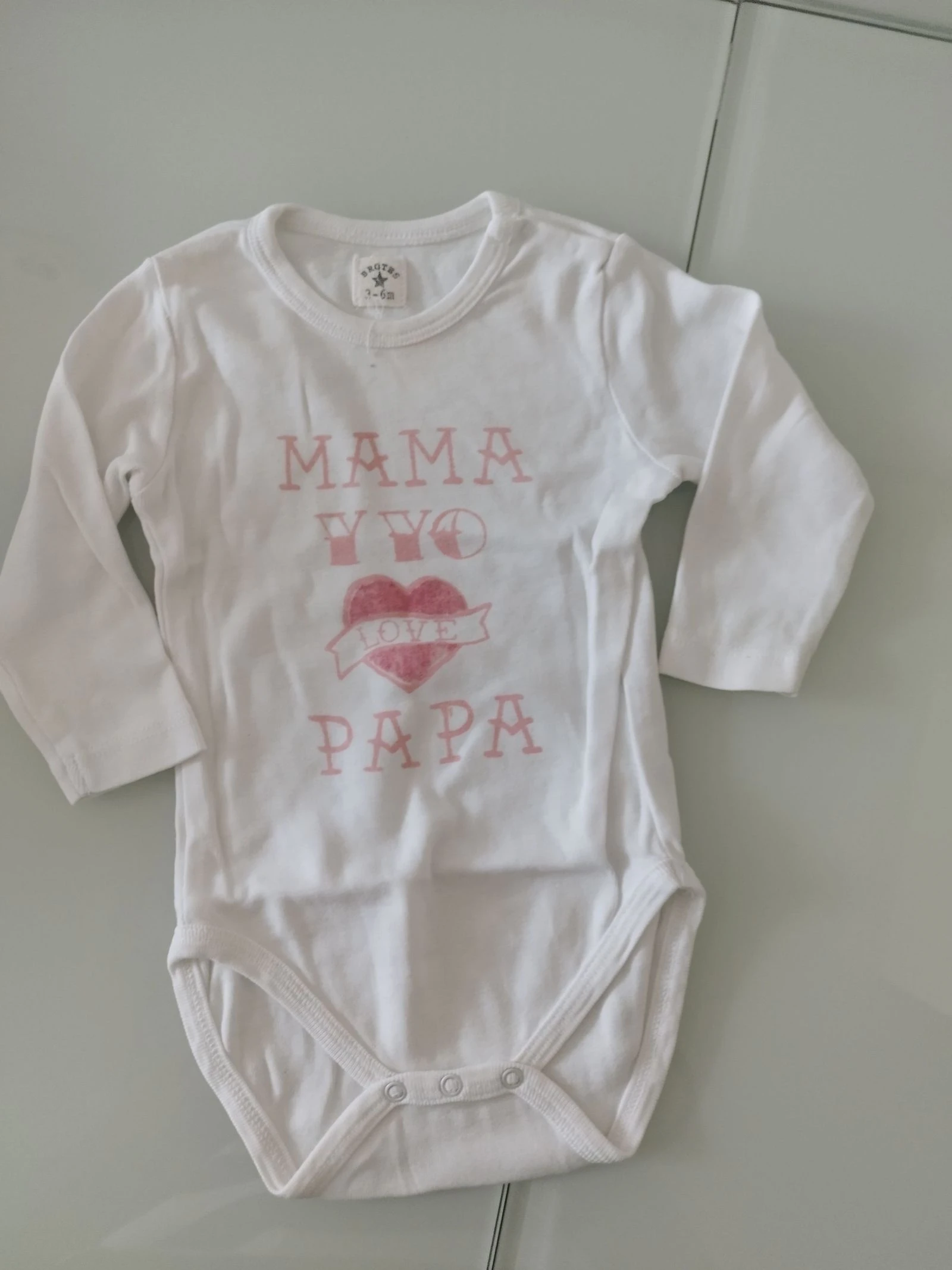 Bodies brotes blanco con rosa mensaje